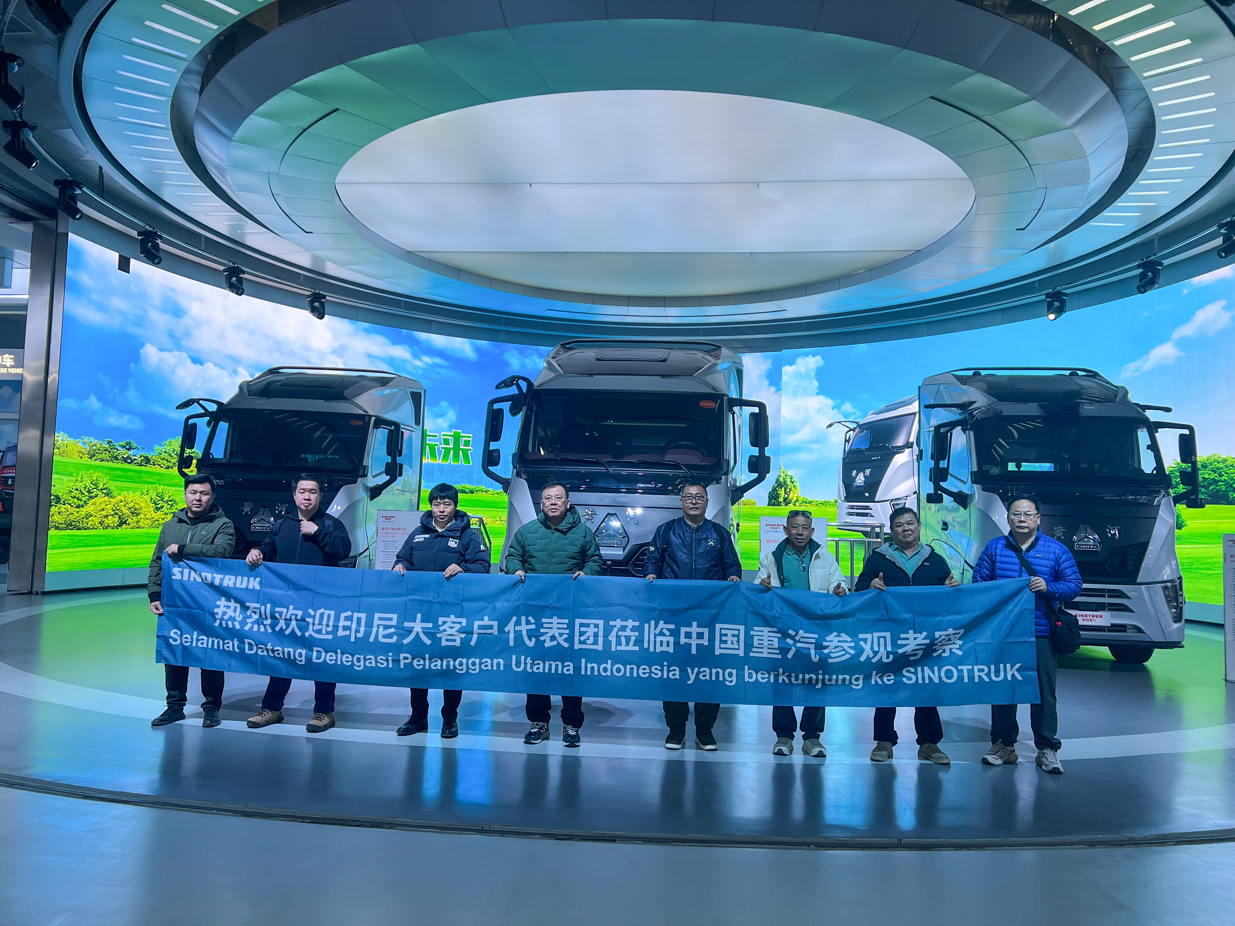 Индонезийский клиент посетил SINOTRUK и намерен заказать 500 автомобилей