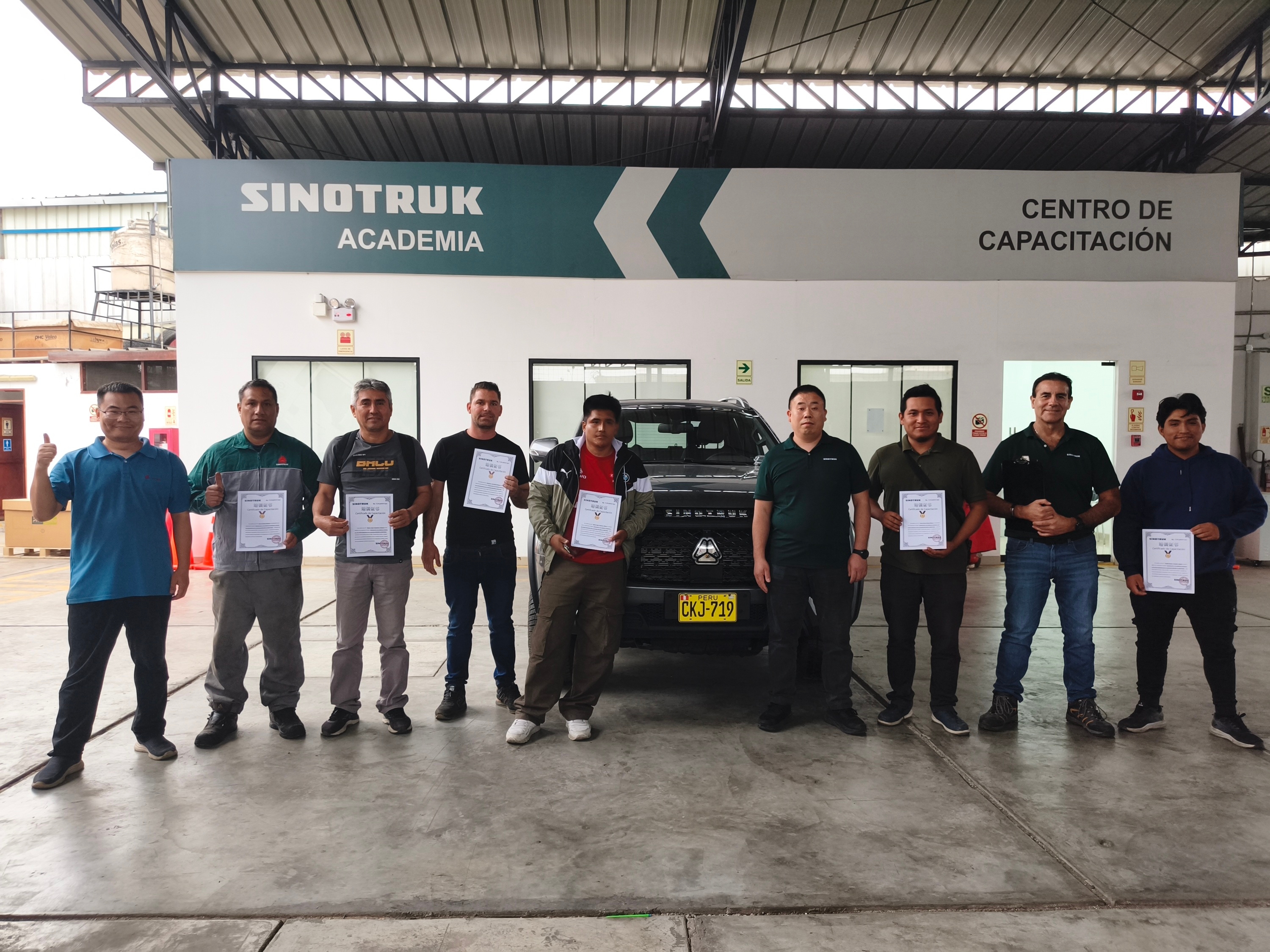 Учебный центр SINOTRUK в Перу провел обучение по пикапам и визиты к клиентам